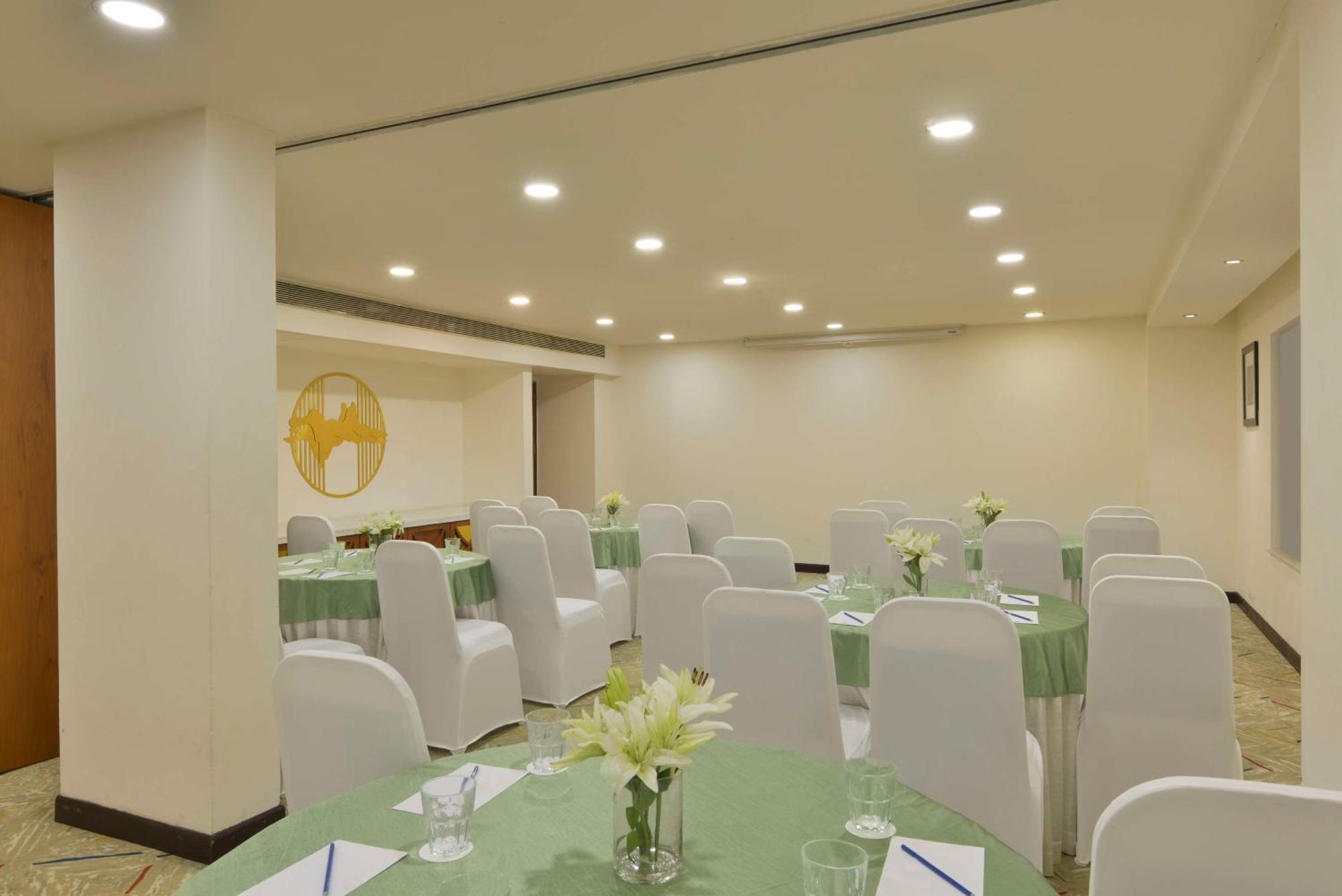 Hampton By Hilton Vadodara-Alkapuri Екстер'єр фото