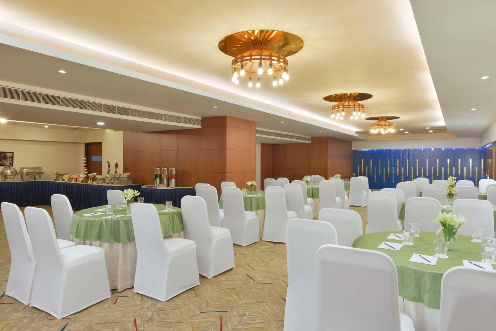 Hampton By Hilton Vadodara-Alkapuri Екстер'єр фото