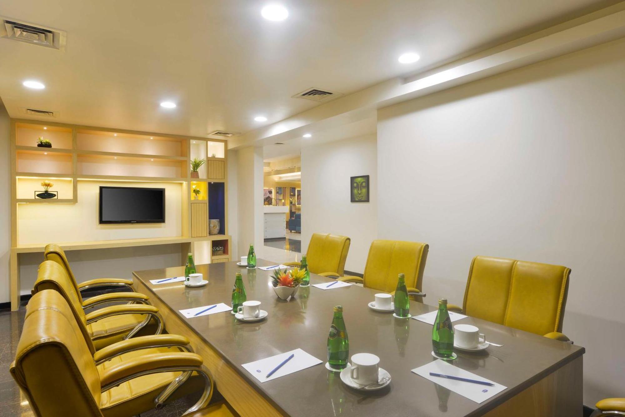 Hampton By Hilton Vadodara-Alkapuri Екстер'єр фото
