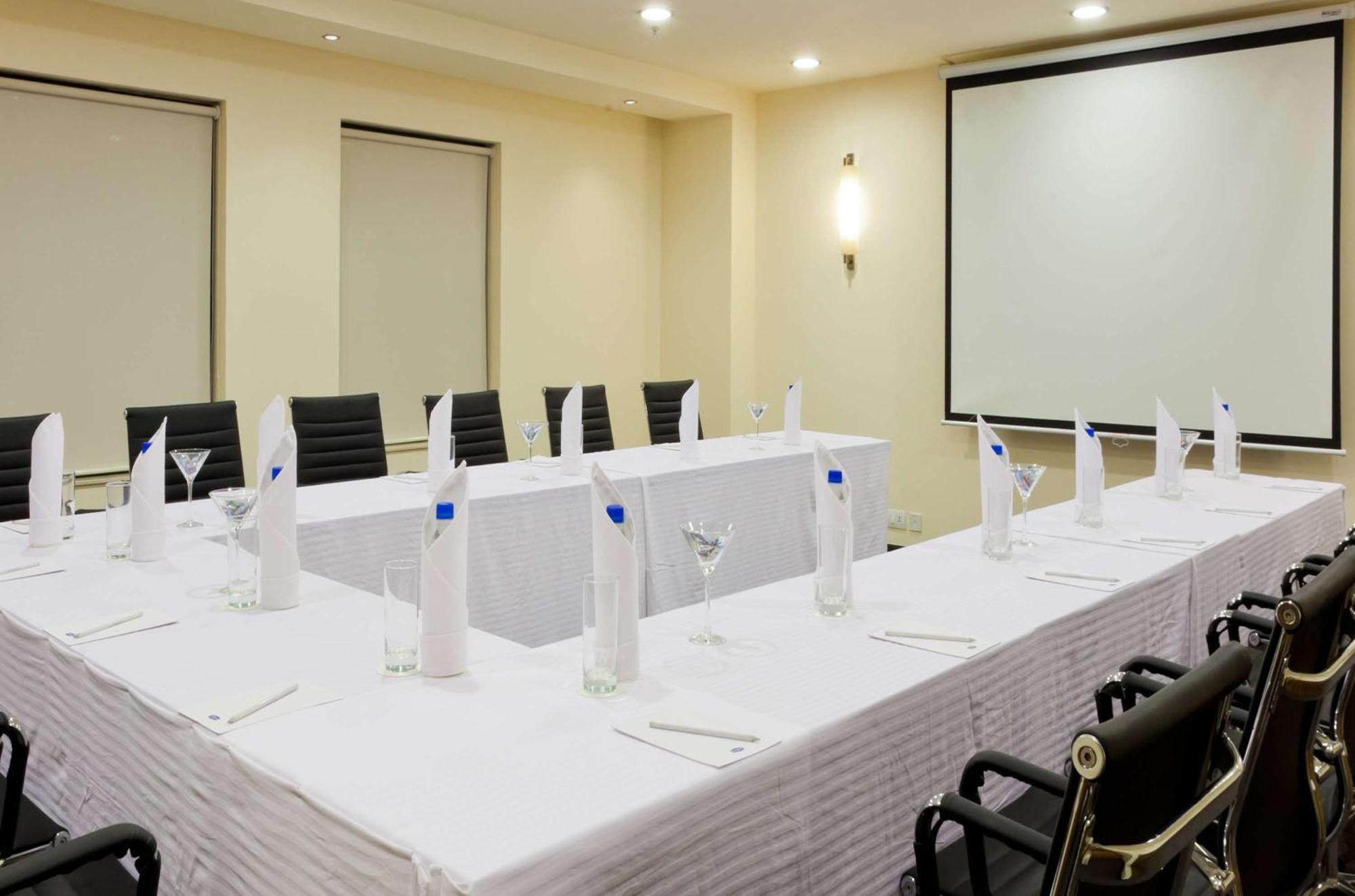 Hampton By Hilton Vadodara-Alkapuri Екстер'єр фото