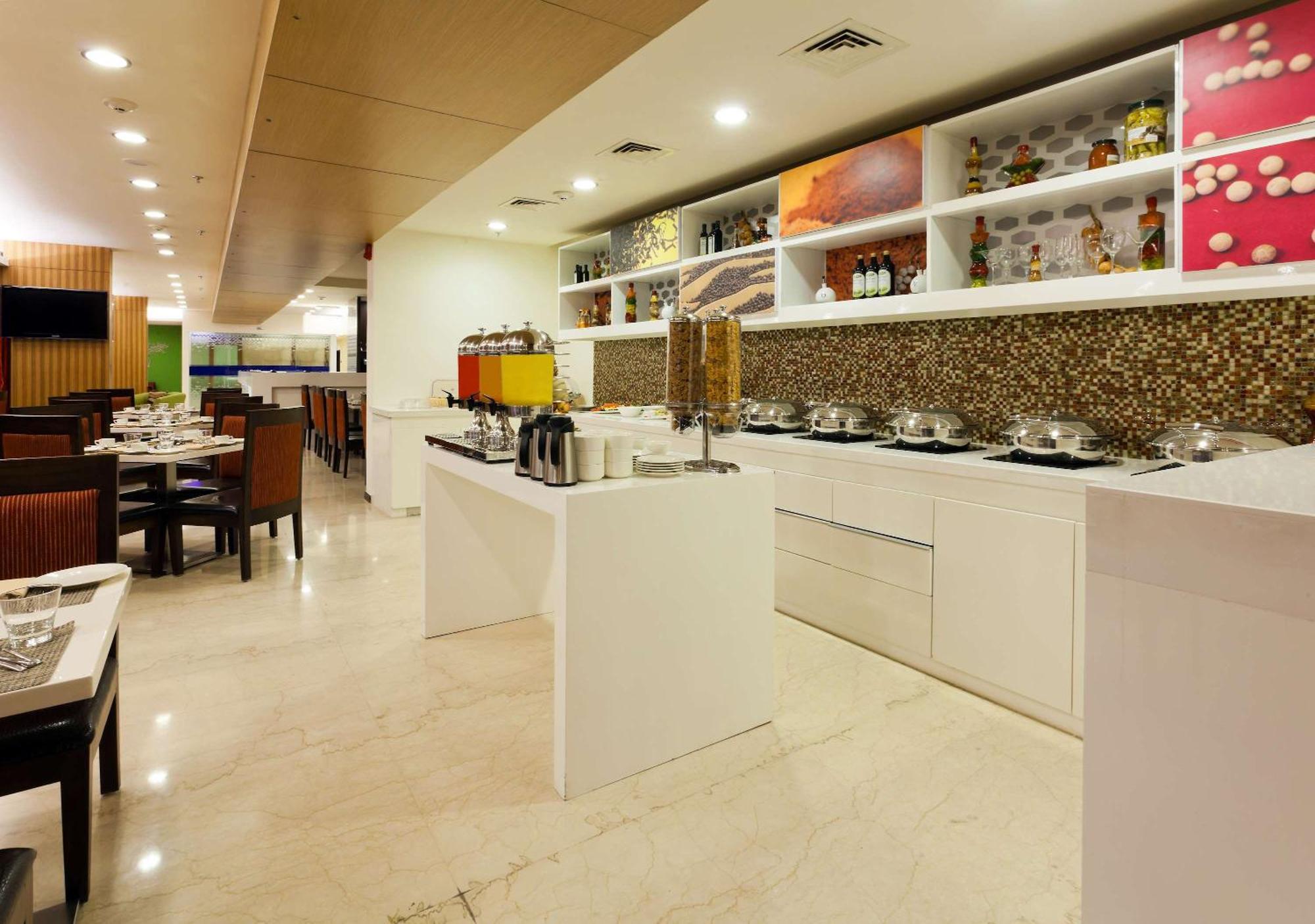 Hampton By Hilton Vadodara-Alkapuri Екстер'єр фото