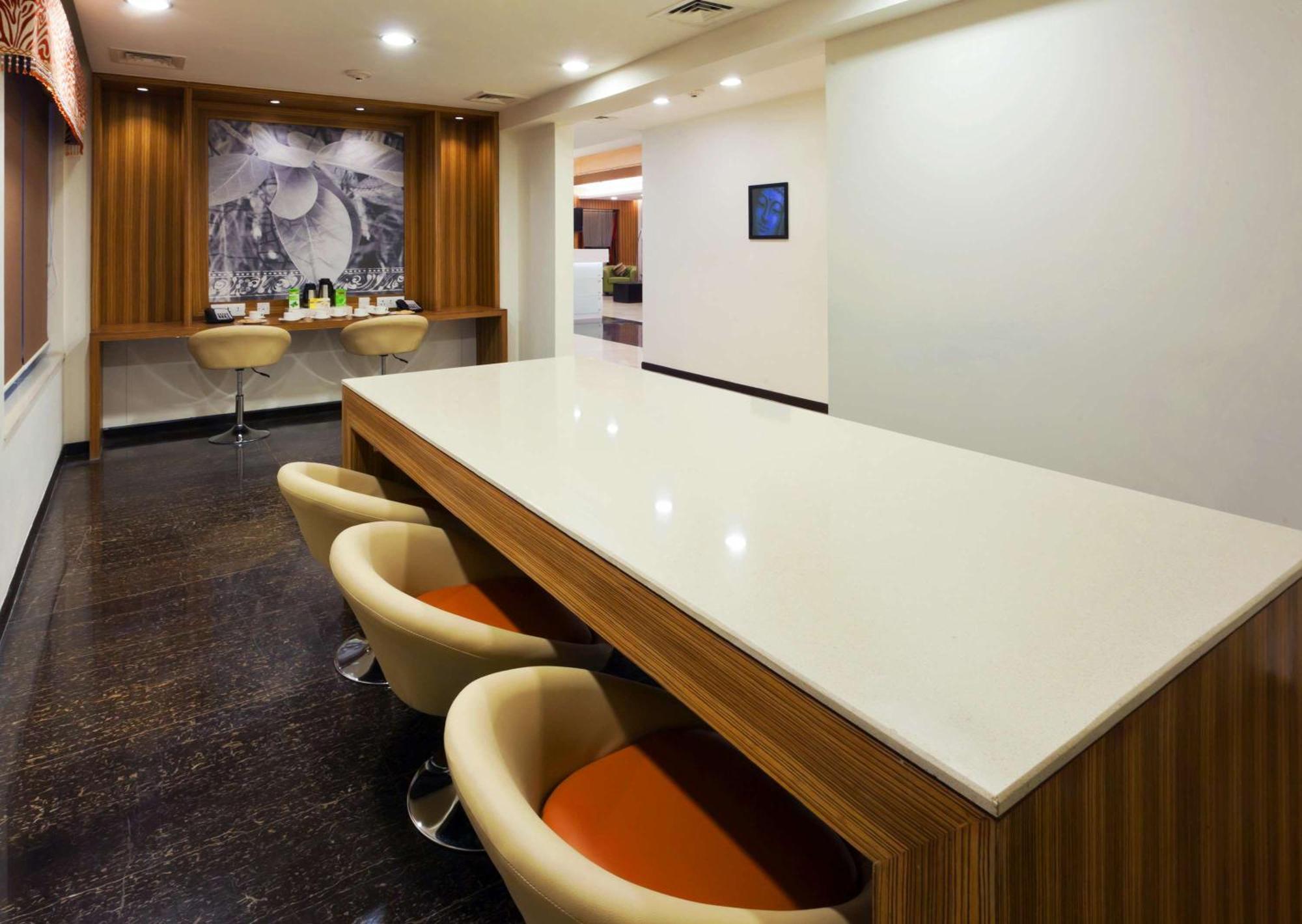 Hampton By Hilton Vadodara-Alkapuri Екстер'єр фото