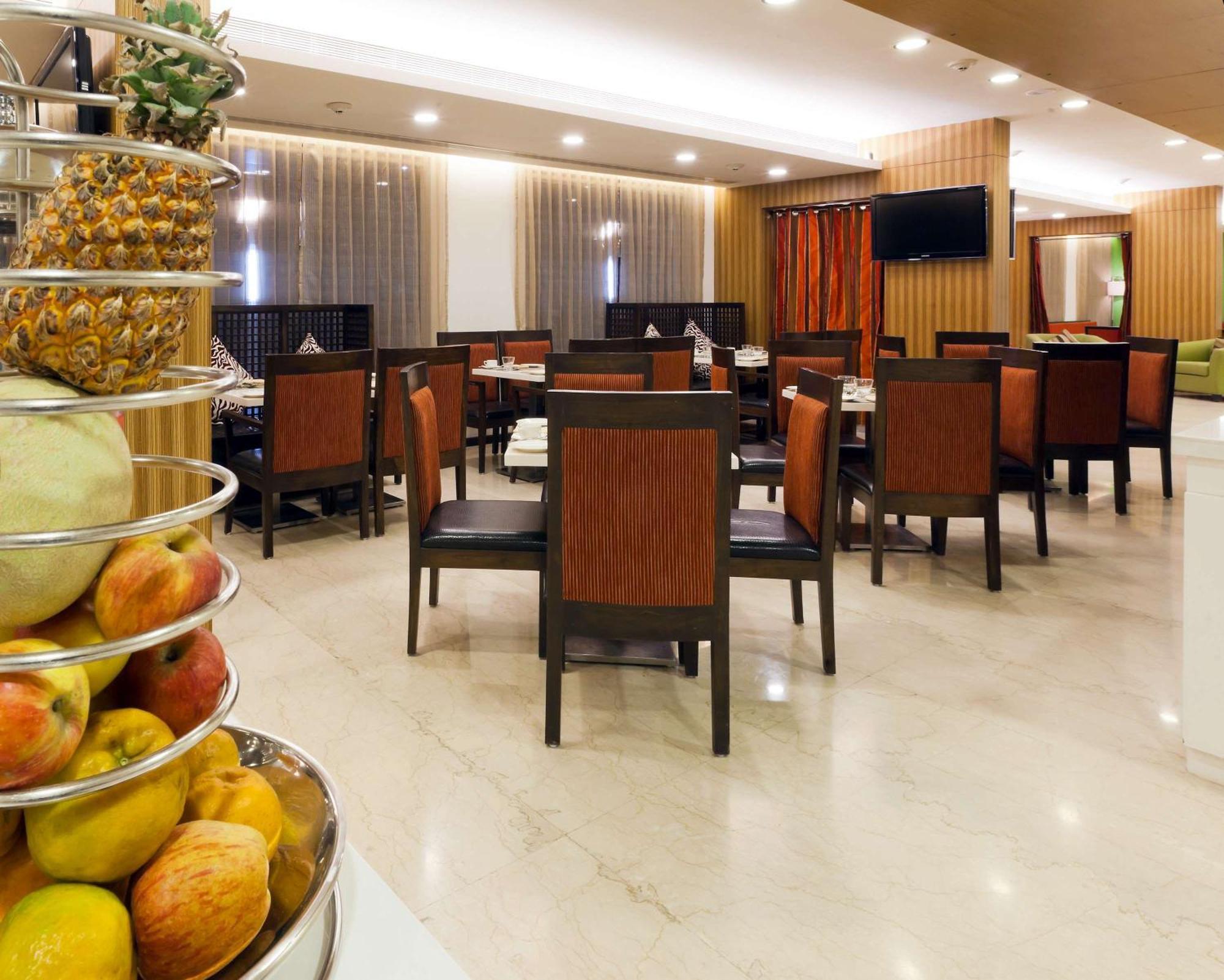 Hampton By Hilton Vadodara-Alkapuri Екстер'єр фото